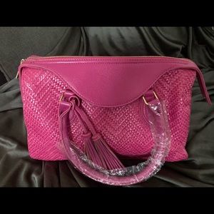 Pink leather shoulder bag with removable strap